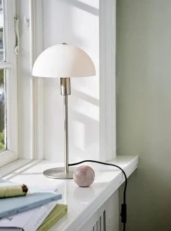 Ellen 20 bordlampe, børstet stål/opal