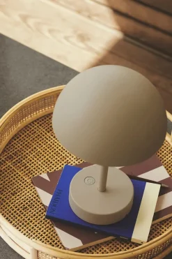 Ellen To-Go batterilampe / bordlampe, beige