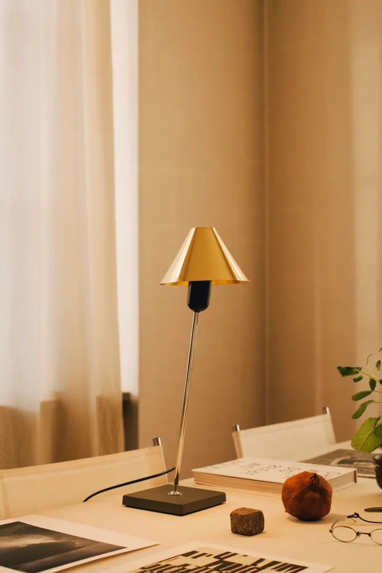 Gira bordlampe, messing