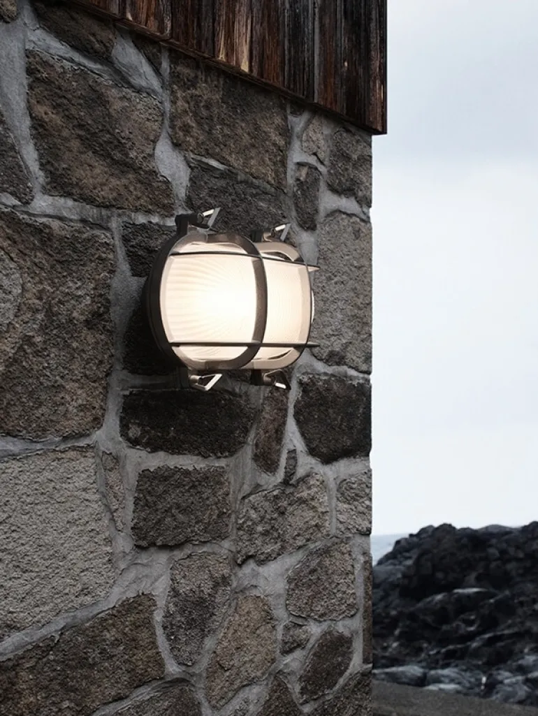 Helford udendørs væglampe, nikkel