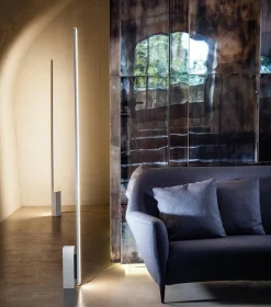 Linescapes gulvlampe, hvid/grå