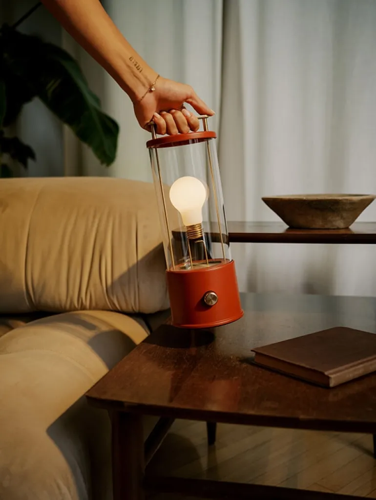 Tala The Muse Portable bordlampe, pomona red